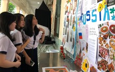 Nếu học sinh có ý kiến khác biệt, giáo viên phản ứng thế nào?