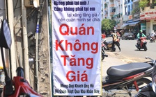 Quán bún mắm TP.HCM được lòng khách vì 'bình chân như vại' bất chấp giá xăng tăng