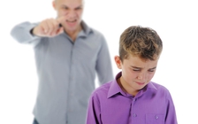 Cha mẹ từng bị ngược đãi có xu hướng 'làm khó' con cái?