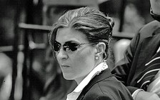 Nữ mật vụ Mỹ nói thà ngồi tù còn hơn đỡ đạn cho ông Trump