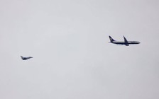 Máy bay chở khách bị dọa đánh bom, Anh gấp rút cử chiến đấu cơ hộ tống