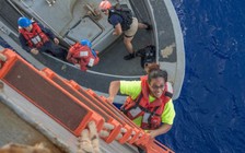 2 thủy thủ, 2 con chó được cứu sống sau 5 tháng lưu lạc trên biển