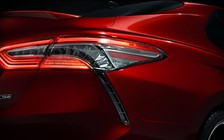 Toyota tiết lộ ảnh đầu tiên của Camry 2018