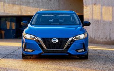 Nissan Sentra 2020 có giá rẻ hơn Honda Civic và Toyota Corolla