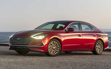 Hyundai Sonata Hybrid sạc pin bằng năng lượng mặt trời