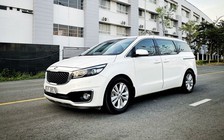 Kia Sedona máy xăng giá ngang Toyota Innova sau 5 năm sử dụng