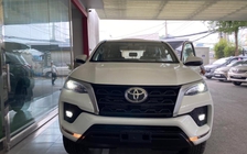 Lộ diện Toyota Fortuner 2021 số sàn tại Việt Nam