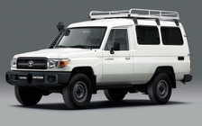 Toyota dùng form xe cổ để sản xuất xe chuyên chở vắc xin