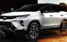 Đến lượt Toyota Fortuner 2023 bổ sung nhiều tính năng mới