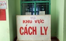 Người nhà du khách Trung Quốc bị cách ly cầm dao dọa chém bác sĩ