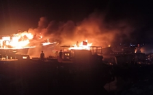 2 tàu cá, 1 ca nô bốc cháy dữ dội trong đêm ở Khánh Hòa