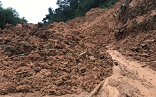 Sạt lở 2.000 m3 đất, đá trên đường Nha Trang - Đà Lạt vì mưa lớn