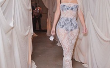 Kim Kardashian, Dua Lipa lăng xê mốt thời trang lộ nội y vào mùa đông