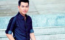 Hồ Trung Dũng làm nhân vật 'đinh' của lễ hội 'Thị trấn ánh sáng' tại Nhà văn hóa Thanh Niên TP.HCM