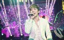 Nathan Lee hát 20 ca khúc bằng 3 thứ tiếng trong đêm nhạc riêng