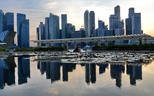 Singapore bất ngờ thay đổi chính sách tiền tệ