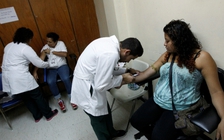 Ngừa Zika, Peru phát bao cao su cho du khách