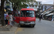 Vụ 'Ồ ạt đi khám bệnh để... nhận quà': Dừng thanh toán BHYT chờ kiểm tra