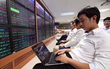 Vàng giảm giá, chứng khoán hồi phục