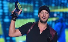 Thực hư chuyện ca sĩ Luke Bryan đấm khán giả trong lúc biểu diễn