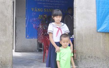 Hai trẻ thơ sớm mất mẹ, cha mắc bệnh hiểm nghèo