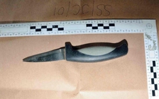 Kho vũ khí trong trường học tại Anh