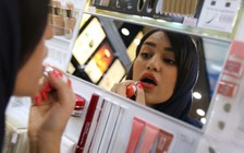 Trang điểm giúp phụ nữ đẹp hơn và thông minh hơn