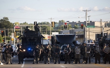 Lầu Năm Góc cấp vũ khí dễ như 'phát kẹo'