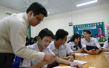 Cấm hay giám sát học sinh dùng điện thoại di động?