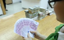 Euro tăng mạnh - kẻ khóc, người cười