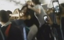 Cấm bay đối với vợ chồng đánh nhau trên máy bay