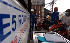 Người dân còn e ngại xăng E5