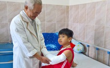 Đi thầy lang bó thuốc gãy tay, cậu bé bị biến chứng nặng