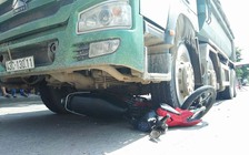 Xe ben 'nuốt' xe máy, 1 người chết, 1 trọng thương