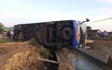 Liên tiếp lật ô tô trên QL1