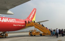 Đề nghị cấm bay hành khách ném điện thoại vào mặt nhân viên hàng không