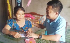 Trao tiền hỗ trợ học sinh đỗ 5 trường đại học