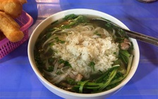 Phở... trộn cơm nguội