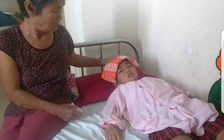 Bà cháu lay lắt trong bệnh viện, chống chọi bệnh u não