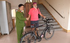Tìm được xe đạp bị đánh cắp trả cho du khách nước ngoài