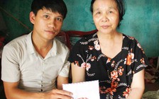 Trao tiền giúp hoàn cảnh khó khăn