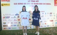 Bán đấu giá 2 áo Tottenham do tỉ phú Joe Lewis tặng lãnh đạo Cần Thơ