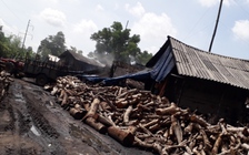 Ngộp thở với lò than trong khu dân cư