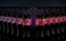 Coca Cola sử dụng công nghệ OLED để làm tem phát sáng