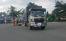 Tai nạn ở TP.HCM: Va chạm với xe tải, cô gái trẻ tử vong thương tâm