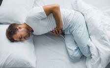 Đau bụng, nằm xuống lại càng nặng hơn, đó là bệnh nguy hiểm gì?