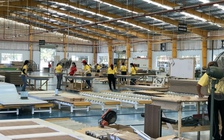 Xuất siêu hơn 10 tỉ USD giữa bão Covid-19