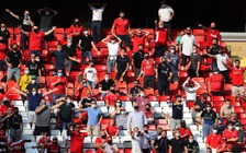 Ngoại hạng Anh tiếp tục đóng cửa khán giả