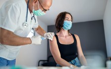 Ngay sau khi tiêm mũi 3 cần chú ý dấu hiệu này