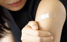 CDC Mỹ: 3 phản ứng 'phổ biến' có thể xuất hiện xung quanh vết tiêm